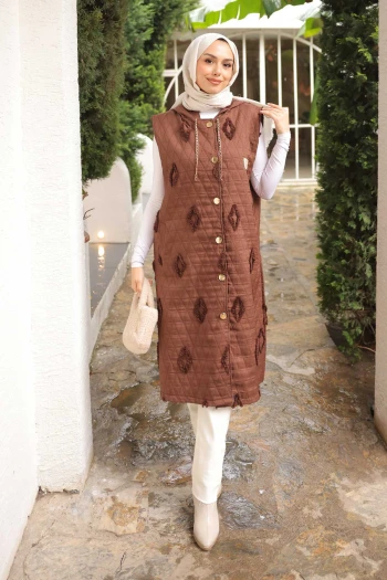 Kahverengi Kapüşonlu Kapitone Yelek