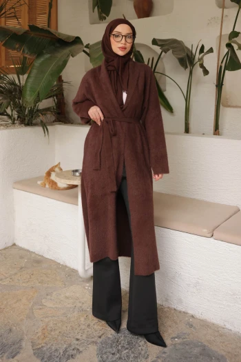 Kahverengi Kuşaklı Uzun Angora Hırka