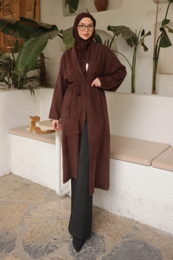 Kahverengi Kuşaklı Uzun Angora Hırka