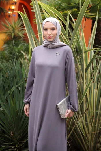 Koyu Gri Eteği Katlı Kol Lastikli Modal Elbise