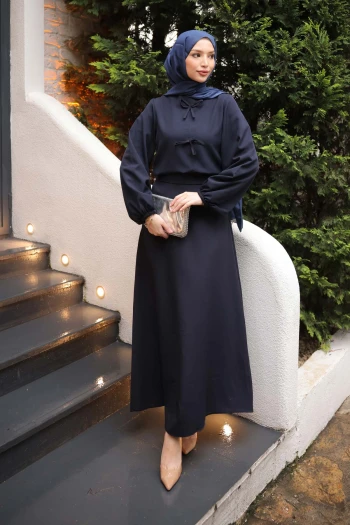 Lacivert Önü Fiyonklu Krep Bluz Etekli Takım