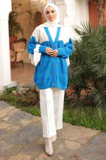 Mavi V Yaka Düğmeli Triko Hırka