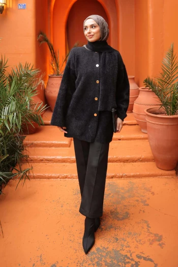 Siyah Atkı Detaylı Angora Yumoş Triko Hırka