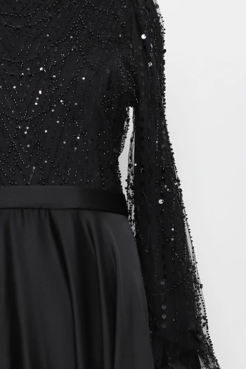 Siyah Boncuklu İşlemeli Saten Abiye