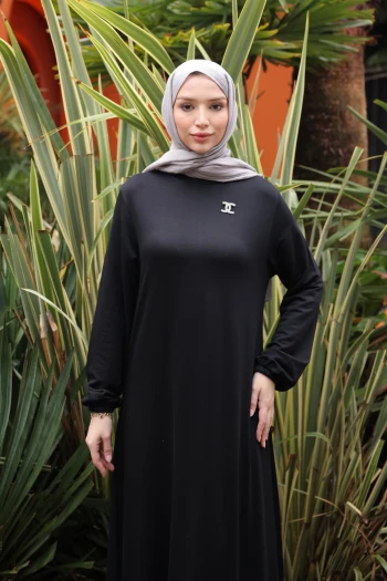 Siyah Eteği Katlı Kol Lastikli Modal Elbise