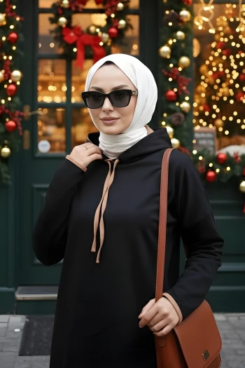 Siyah Kapüşonlu Tunik Pantolonlu Takım