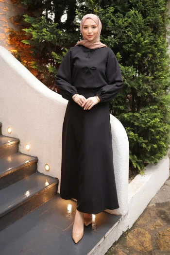 Siyah Önü Fiyonklu Krep Bluz Etekli Takım