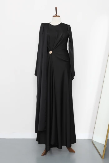 Siyah Önü Pelerinli Drapeli Saten Abiye