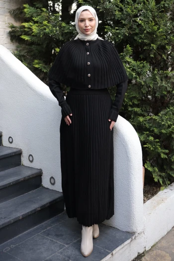 Siyah Pelerin Detaylı Uzun Triko Elbise