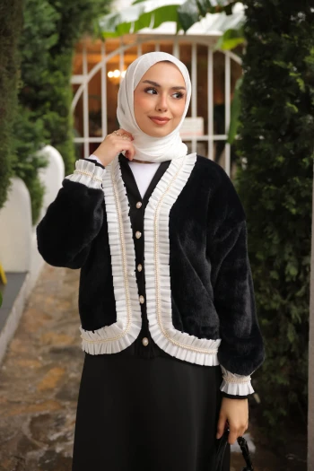 Siyah Piliseli Taş Detaylı Angora Yumoş Triko Hırka