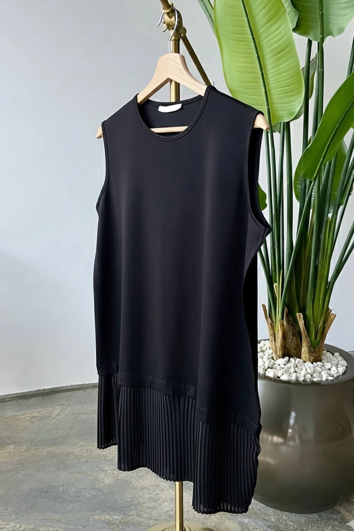 Siyah Sıfır Kol Etek Ucu Piliseli Tunik İçlik