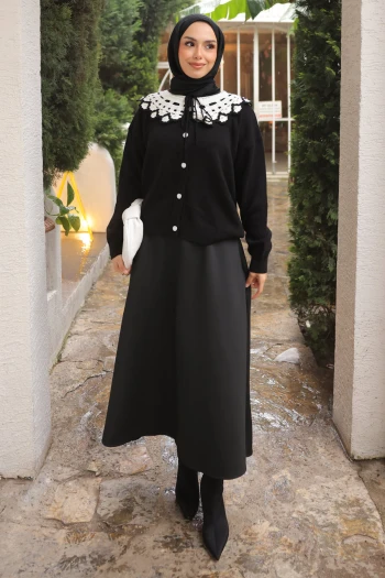 Siyah Yaka Dantel Detaylı Düğmeli Triko Hırka