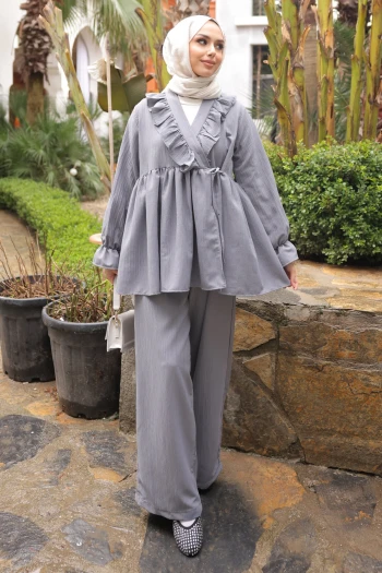 Gri Yaka Fırfırlı Tunik Pantolonlu Takım