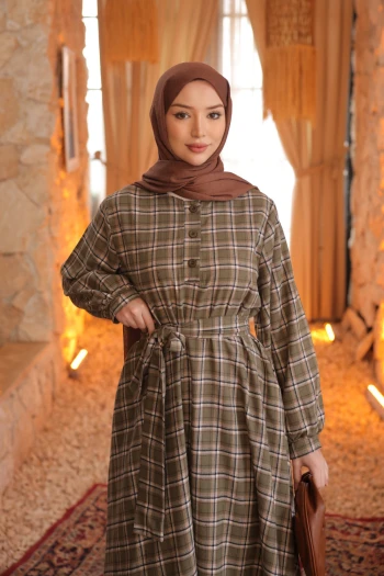 Haki Kuşaklı Önü Düğmeli Uzun Ekose Elbise