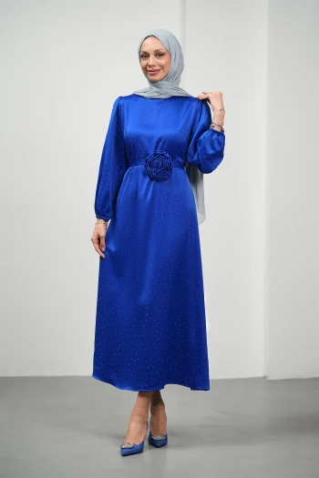 Saks Mavi Çiçek Kemerli Taşlı Saten Abiye