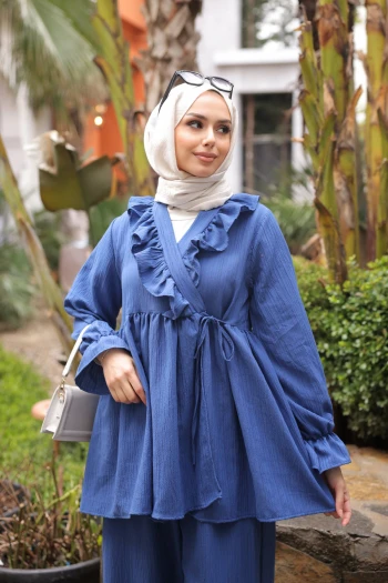 Saks Mavi Yaka Fırfırlı Tunik Pantolonlu Takım