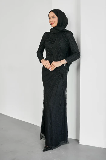 Siyah Önü Büzgülü Güpürlü Abiye