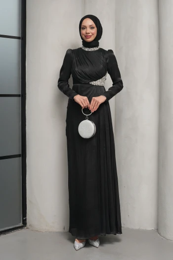 Siyah Yaka Bel Taşlı Abiye