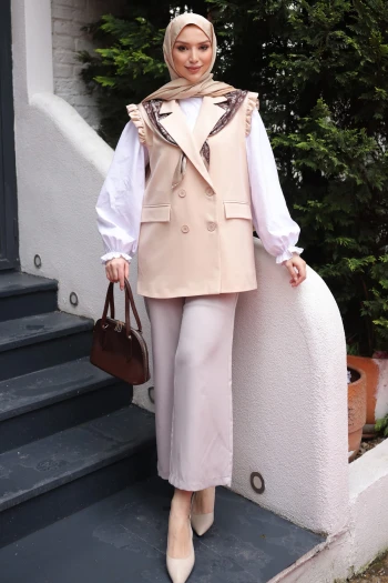 Bej Kravuze Yaka fular Detaylı Yelek