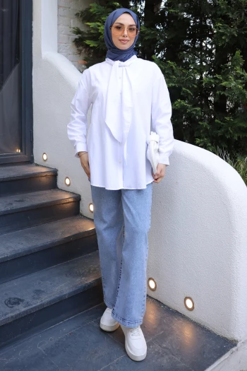 Beyaz Yaka Bağlamalı Poplin Gömlek