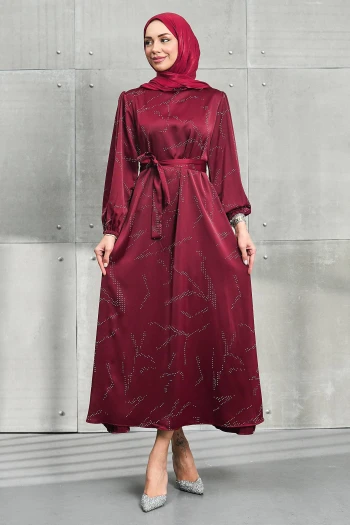 Bordo Taşlı Kuşaklı Saten Elbise