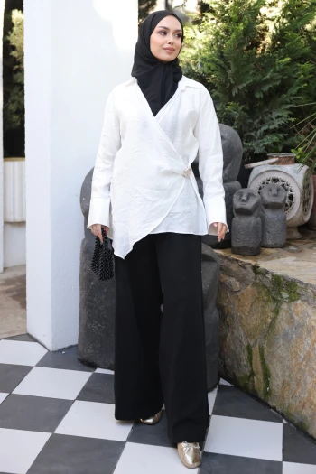 Ekru Kruvaze Yaka Bel Detaylı Tunik