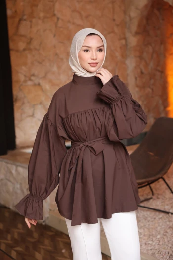Kahverengi Büzgü Detaylı Balon Kol Kuşaklı Tunik