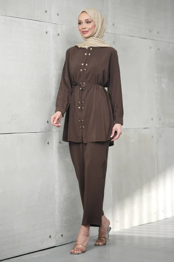 Kahverengi Düğme Detaylı Tunik Pantolonlu Takım