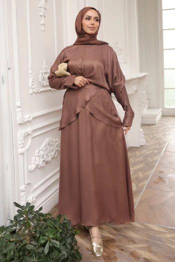 Kahverengi Floş Saten Ön Detaylı Bluz Etekli Takım