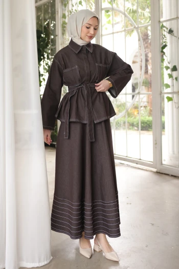 Kahverengi Kuşaklı Ceket Etekli Takım Kot Takım