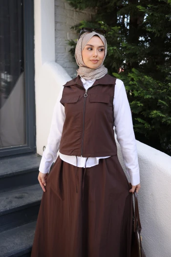 Kahverengi Yelek Gömlek Etek Üçlü Takım