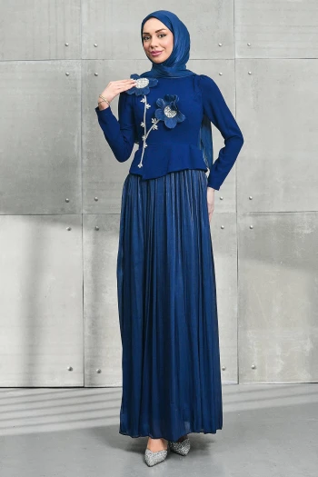 Lacivert Papatya Detaylı Eteği Pliseli Taşlı Abiye