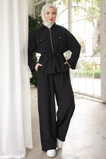 Siyah Bel Bağlamalı Ceket Pantolonlu Takım