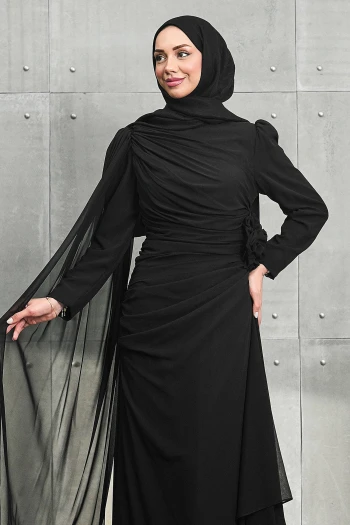 Siyah Pelerinli Gül Detaylı Şifon Abiye