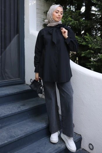 Siyah Yaka Bağlamalı Poplin Gömlek