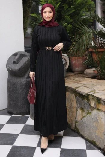 Siyah Zincir Kemerli Fırfırlı Gofre Elbise