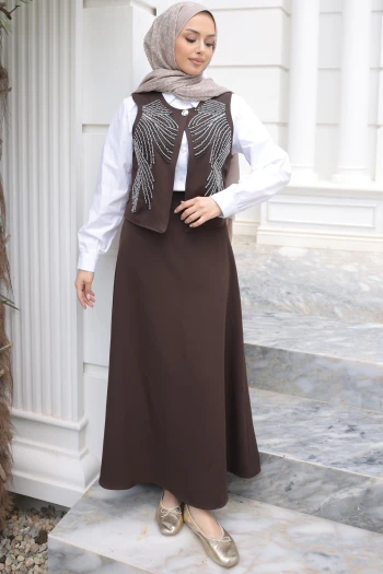 Kahverengi Yelek Kombinli Gömlek Etekli Takım