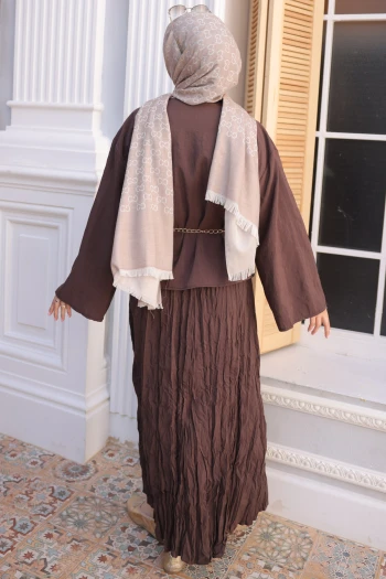 Kahverengi Zincir Kemer  Detaylı Gömlek Kraş Etekli Takım