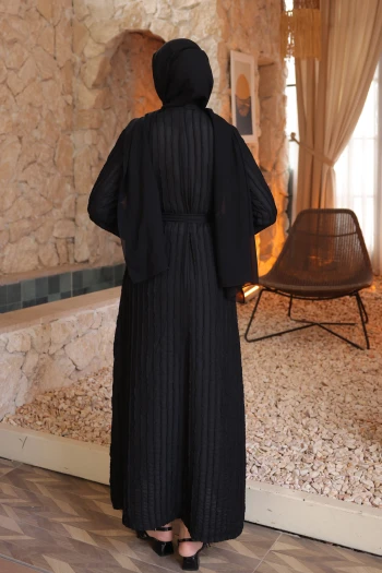 Siyah Kol Lastikli Kuşaklı Gofre Elbise