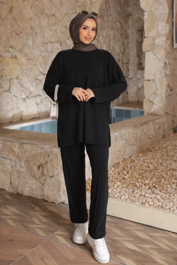 Siyah Yanı Yırtmaçlı Tunik Pantolonlu Takım