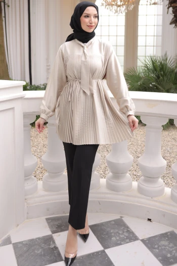 Taş Fular Yakalı Piliseli Saten Tunik