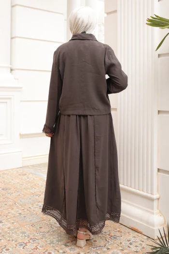 Kahverengi Düğmeli Kolu Dantelli Gömlek Etekli Takım