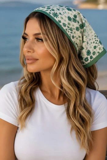 Beyaz / Yeşil Çiçek Desenli Bandana