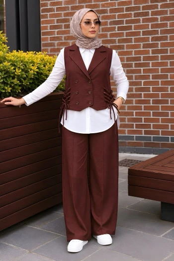 Kahverengi Düğmeli Yelek Pantolonlu Takım
