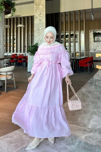 Pembe Yaka Fırfırlı Bel Bağlamalı Elbise