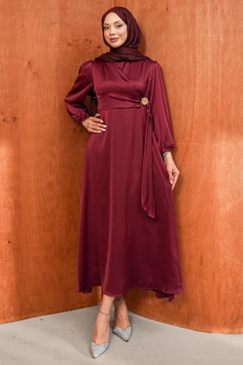 Bordo Bronş Detaylı Saten Abiye