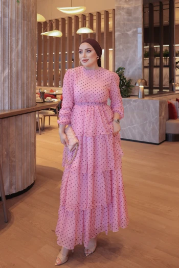 Pembe Eteği Katlı Şifon Elbise