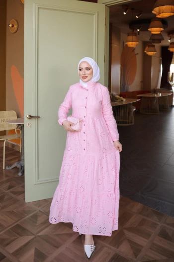 Pembe Yarım Düğmeli Fisto Nakışlı Elbise