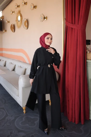 Siyah Önü Düğmeli Kuşaklı Tunik Pantolonlu Takım