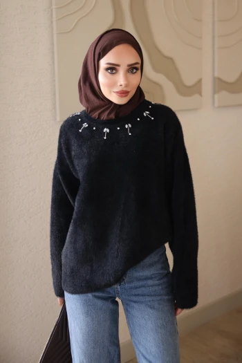 Siyah Bisiklet Yaka Taşlı Angora Yumoş Triko Kazak